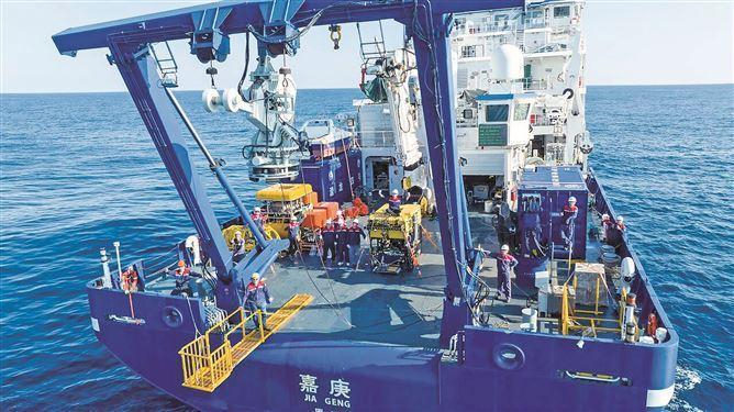 “嘉庚”号海上探测部团队合影。 厦大科考船运行管理中心供图 
