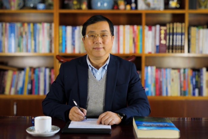 湘物联港航供应链研究院院长  教授卢毅