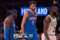 👀杰伦·布朗不满亚历山大突破造规：那根本不是篮球！