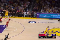 老毛病！东契奇强攻不中摊手抱怨&amp;不回防 公牛追击长两分惩戒