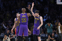 雷迪克：詹姆斯想尽一切可能赢 他理解东里需要大量持球的重要性