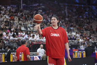 媒体人：张子宇是双刃剑 提供高效个人进攻 但影响全队的攻防发挥