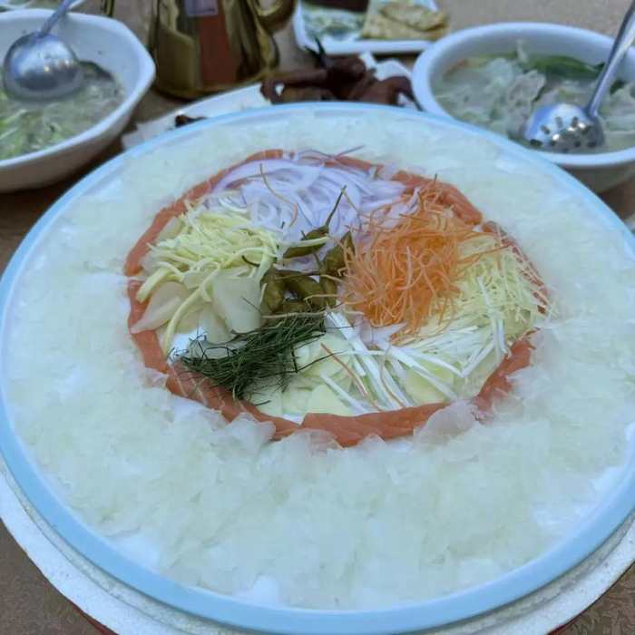 淡水鱼生/盐财经诺言 摄