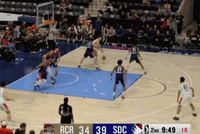 这球卡位卡得好！泰森突破抛投不中 杨瀚森奋力补篮单臂捅进！