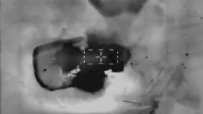 △当地时间13日，以军发布袭击伊朗目标的画面