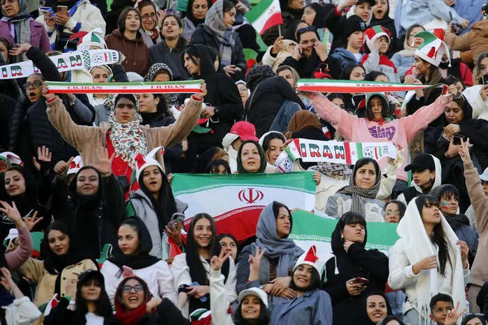 伊朗队出线时，国内赛场气氛火爆