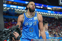 存在感十足！麦基半场出战6分钟 2中2贡献5分1板1助1断1帽