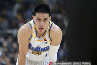 穿针引线！陈盈骏战旧主半场10中4拿到9分7助 仅1次失误