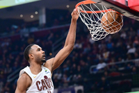 内外开花！莫布里自投自抢双手补扣&amp;接球三分 半节已拿14分