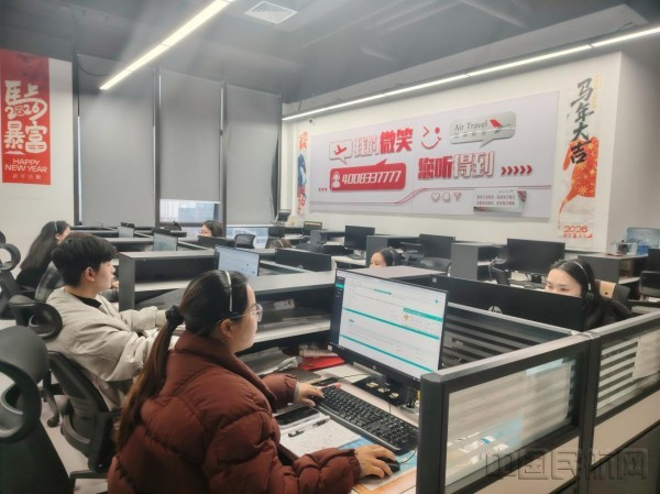 春运期间忙碌的湖南航空呼叫中心