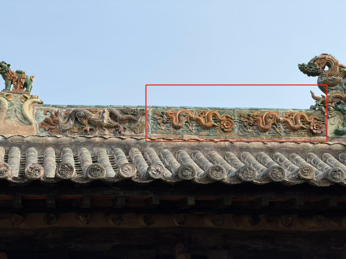 实拍夏禹神祠正脊琉璃现状。图据