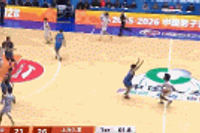 手起刀落！古德温首节末自信出手 命中中线位置压哨三分！