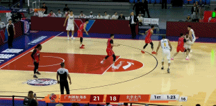 石破天惊！麦基中路突击 举火少天腾空而起单臂炸扣