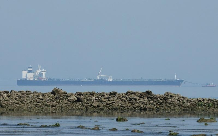 ▲当地时间2026年3月11日，印度古吉拉特邦，俄罗斯油轮MT富士号载运俄产原油在阿拉伯海域待卸。图/IC photo