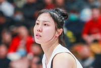 被提上首发但出战时间不长！张茹首发8分钟 4中1拿2分3板2助1断