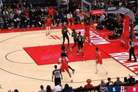 冲劲十足！锡安持球强攻 连续冲击内线得手带队追赶