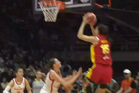 女篮空接你见过吗！韩旭接杨舒予妙传不停球空接两分打进！