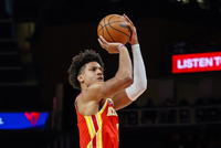 稳定发挥！杰伦·约翰逊半场12中6砍13分6篮板6助攻带队领先