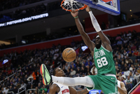 内线打疯了！奎塔半场12中10超高效砍下22分6板1助1帽