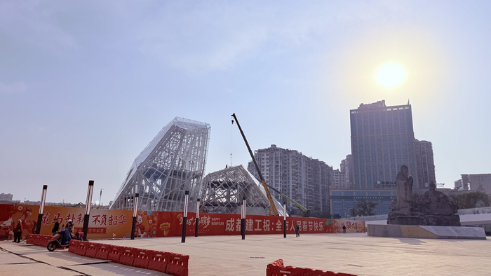 “九曲荟”特色街区抓紧建设中的“苌弘化碧”