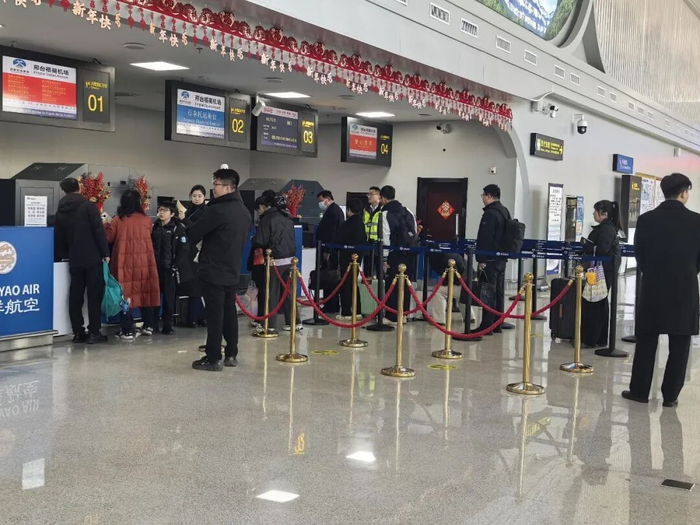 邢台褡裢机场排队安检的旅客。受访单位供图