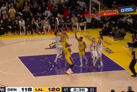 最后一道防线！斯玛特退防一防二最终阻挡犯规送两罚