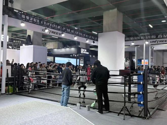 宇树科技展会现场 | 图片来源：极客公园