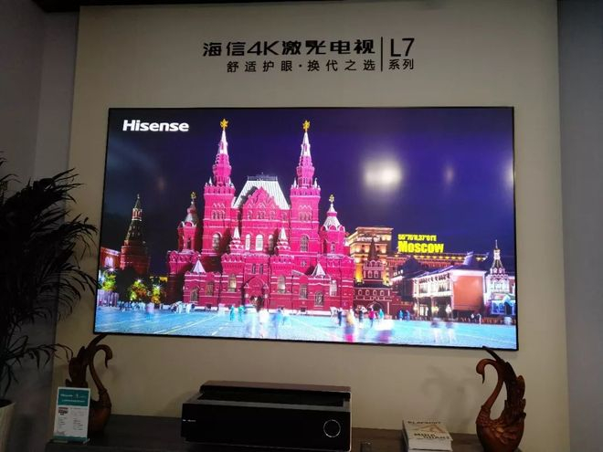 ▲海信推出全球首台100吋超短焦激光电视