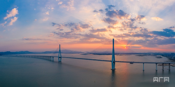 夕阳下的厦漳大桥（央广网发  张爱洁  摄）