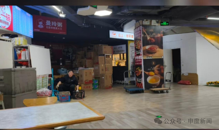 ▲曼玲粥店门店区域并未开灯