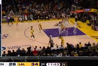 延续首节手感！斯玛特次节刚开始底角三分再中 个人第3记了！