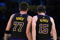 外线有谱！湖人首节三分13投6中 命中率高达46.2%