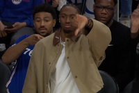 隔扣扣飞！埃奇库姆用力过度扣篮不中 马克西场边比出手势