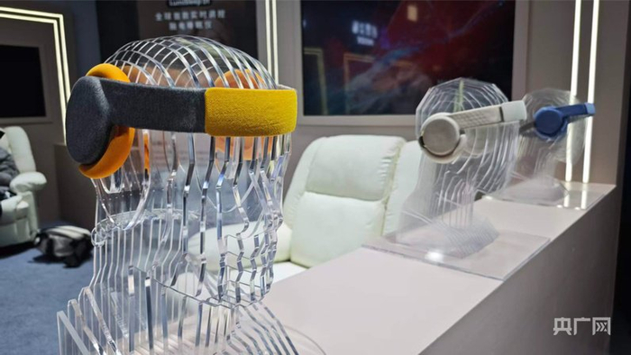 一款能够帮助用户快速进入深度睡眠的睡眠仪引人注目（央广网记者 林馥榆 摄）