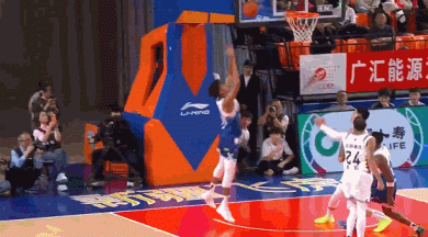 回防真快！冯傲反击空接被朱松玮迎面大帽封下