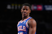 小鬼当家！76人多人缺阵 埃奇库姆半场砍双方最高10分带队领先