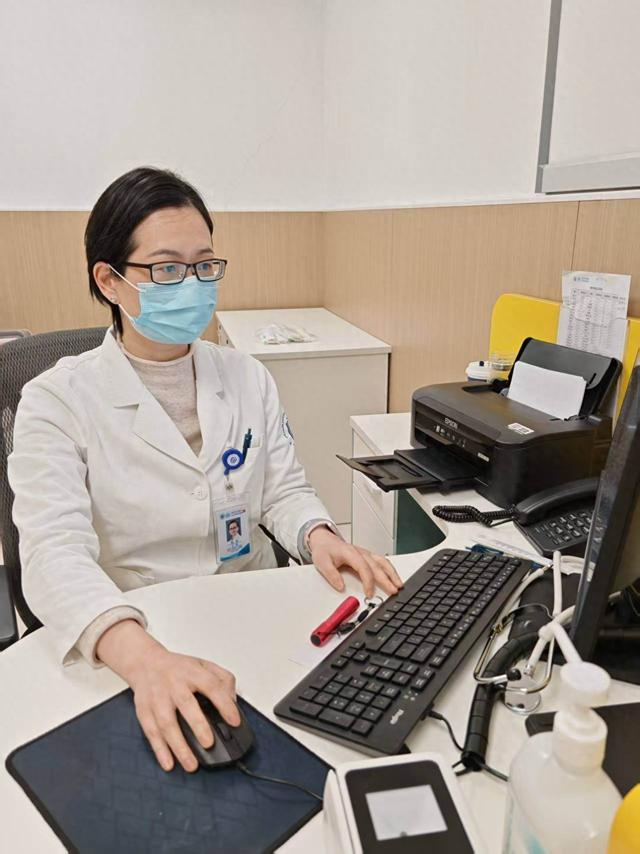 周琴在门诊/受访者供图