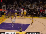 稳准狠！斯玛特抢断戈登一条龙上篮反超打停掘金