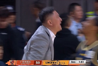 看不下去了！焦泊乔发球被断&amp;哈维扔进三分 杜锋暴怒喊暂停！