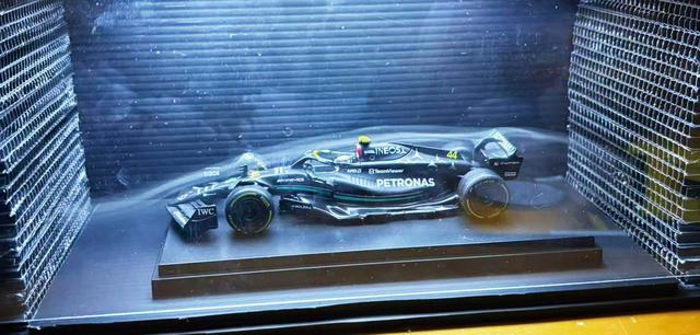 上图：17岁上海高中生鄢博扬自制风洞。