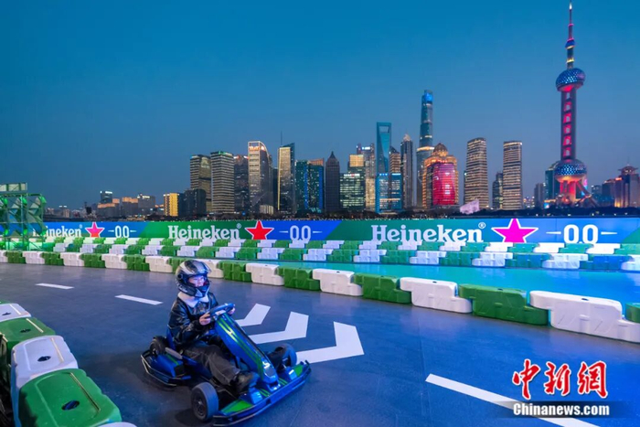 民众进行体验。上海虹口供图。