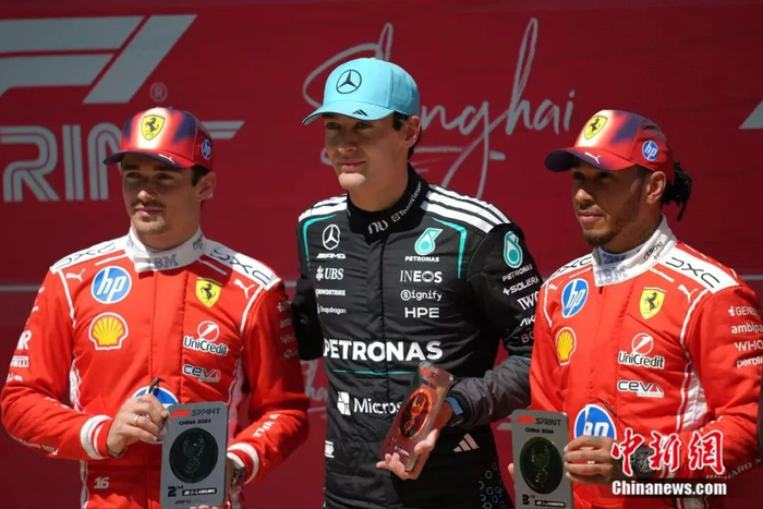 F1新赛季冲刺赛首战，乔治·拉塞尔夺冠。中新社记者 张亨伟 摄