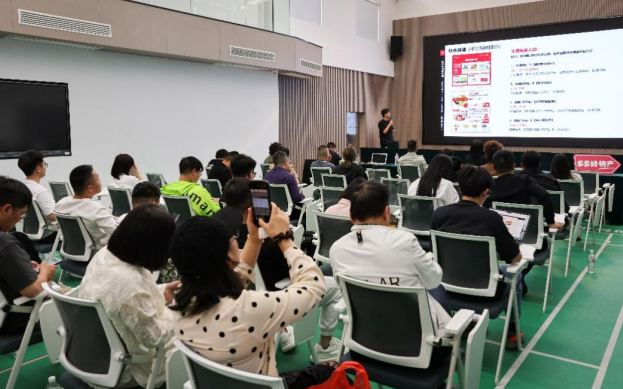 ▲“2025多多好特产”专项小组深入数百个农产区，积极探索农货上行新模式。