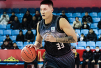 媒体人：曾繁日拳击刘传兴下体是失去理智 职业球员不能砸人饭碗