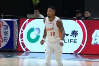 超级得分手！皮特森半场15分钟 9中5&amp;罚球7中7砍下20分4板3助