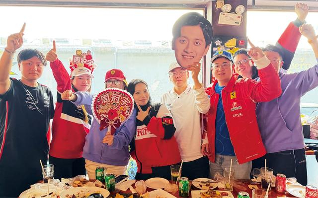 上图：RacingFans车迷俱乐部基本上都是周冠宇的粉丝。