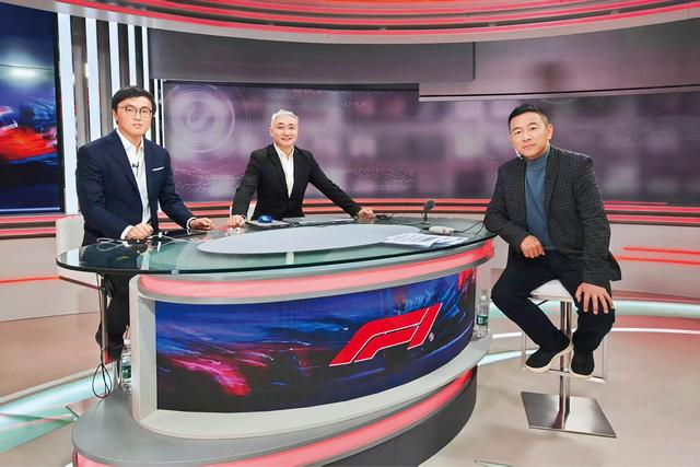 上图：2009年开始，叶飞（中）就开始参与上海五星体育的F1赛事解说，一直坚持到现在。