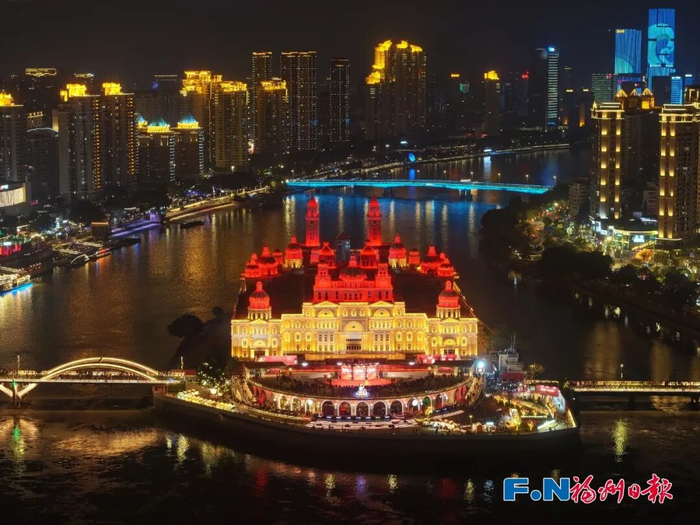 中洲岛亮灯。陈暖 摄