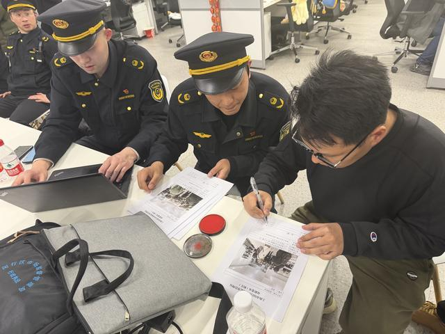 上海市闵行区市场监督管理局执法人员回应对涉事企业初步检查情况。新京报贝壳财经记者俞金旻 摄