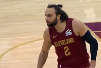 赛季首秀这么猛！斯特鲁斯2记接球三分+追身三分 个人下起三分雨